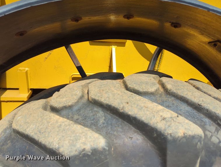 image for item KB9399 Caterpillar TH83  telehandler