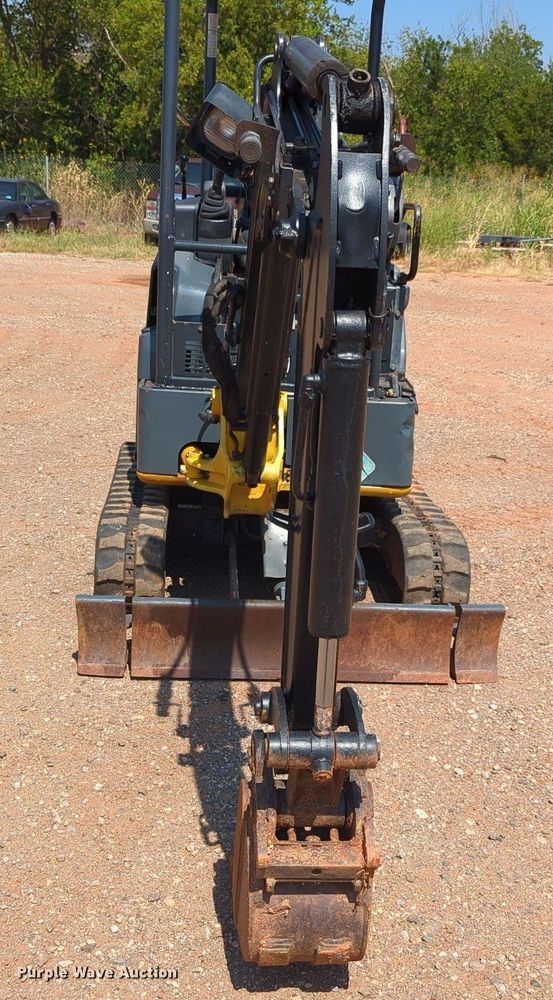 image for item KB9400 2014 John Deere 17D  mini excavator