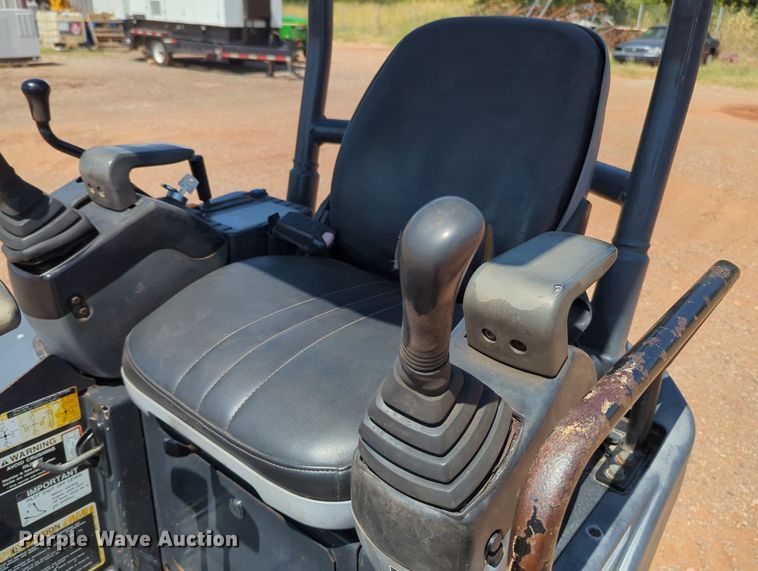 image for item KB9400 2014 John Deere 17D  mini excavator