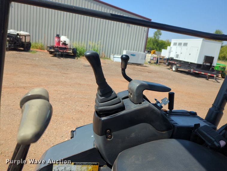 image for item KB9400 2014 John Deere 17D  mini excavator