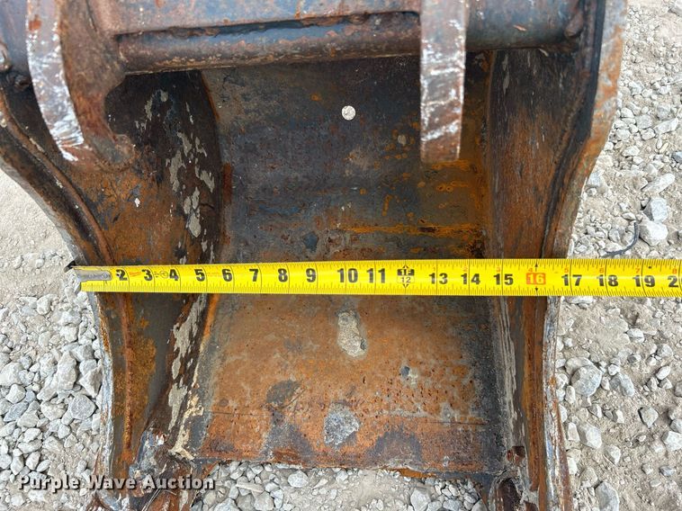 image for item KH9460 Bobcat  excavator bucket