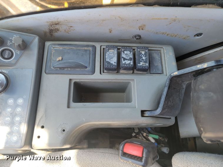 image for item KS9256 2013 John Deere 250G LC  excavator