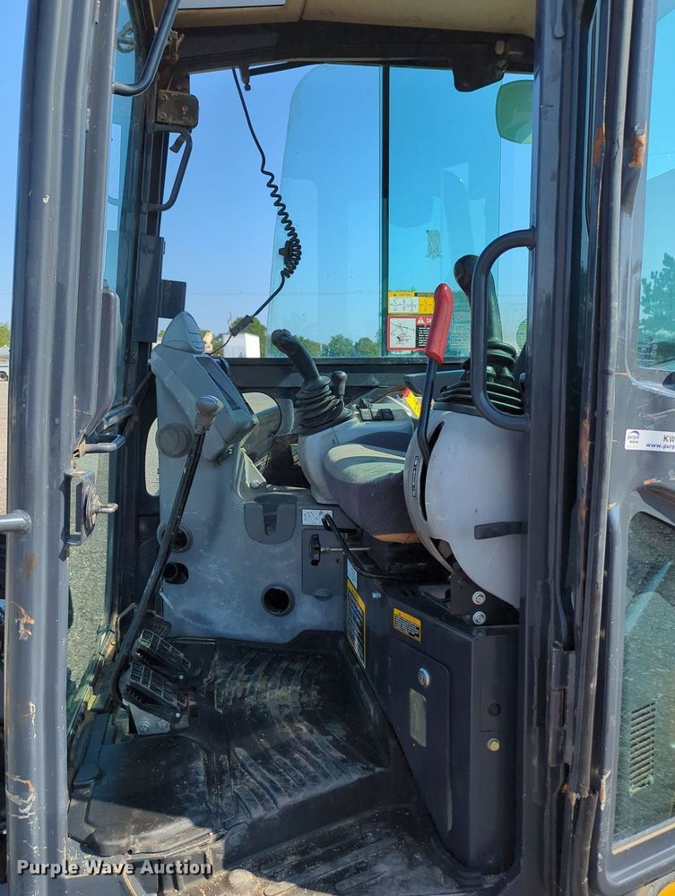 image for item KW9041 2017 John Deere 35G  mini excavator