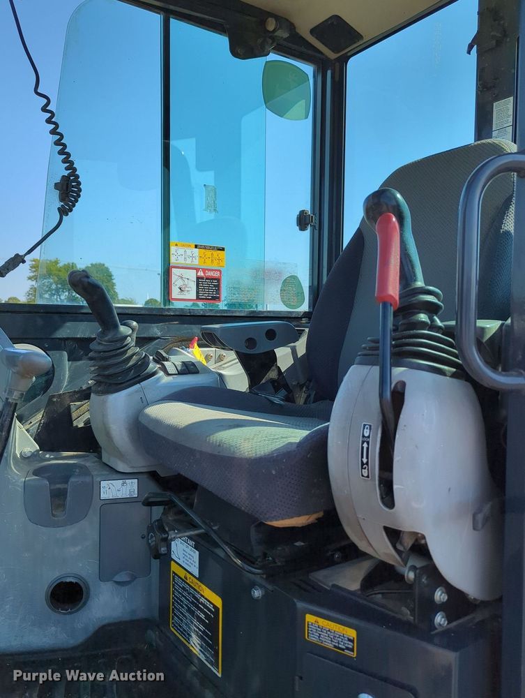 image for item KW9041 2017 John Deere 35G  mini excavator