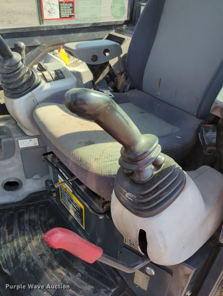 image for item KW9041 2017 John Deere 35G  mini excavator