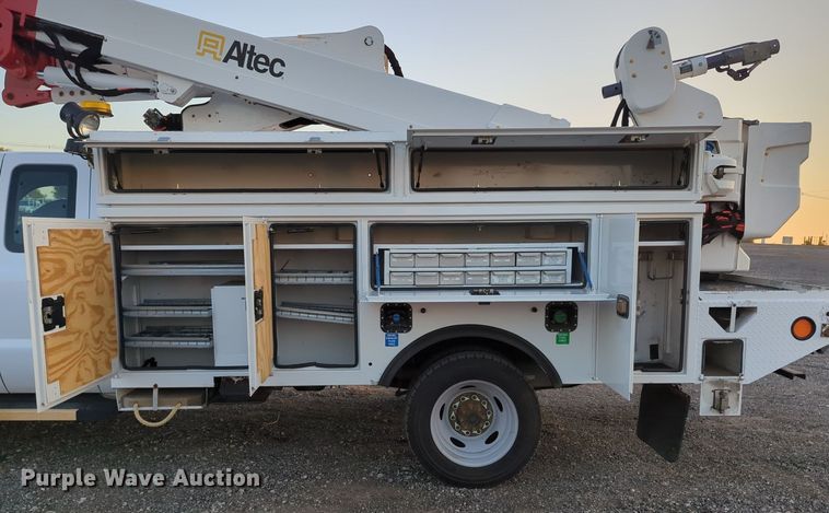 image for item KW9052 2016 Ford F550  bucket truck