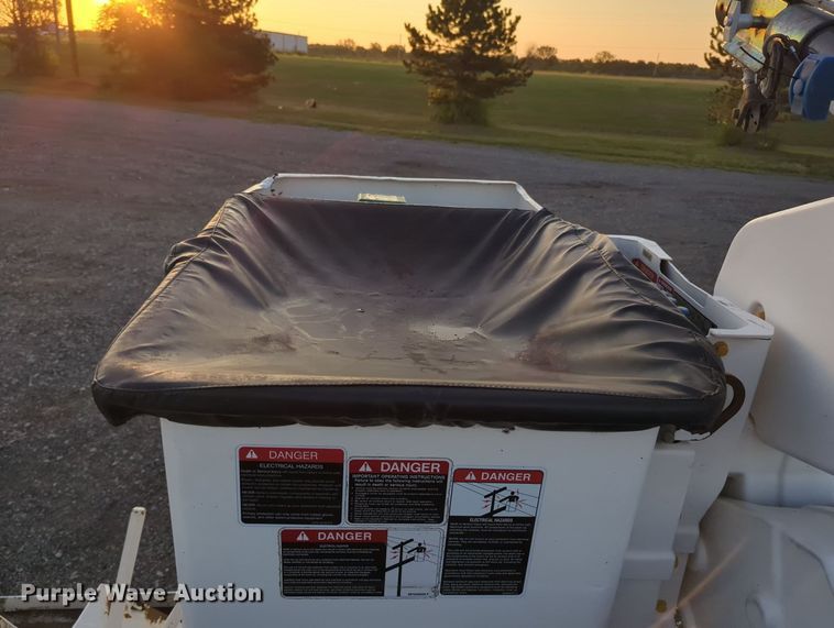 image for item KW9052 2016 Ford F550  bucket truck