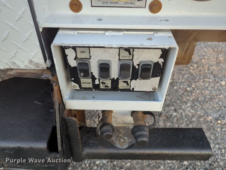 image for item KW9052 2016 Ford F550  bucket truck