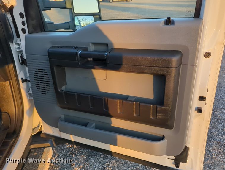 image for item KW9052 2016 Ford F550  bucket truck