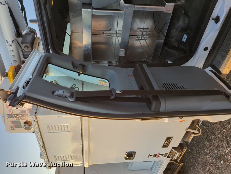 image for item KW9052 2016 Ford F550  bucket truck