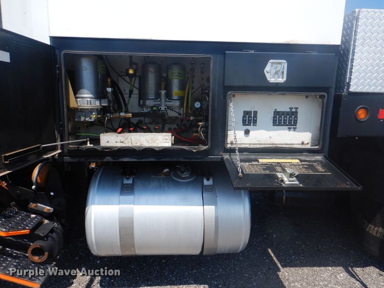 image for item KW9066 2006 Peterbilt 357  tri-drive crane truck