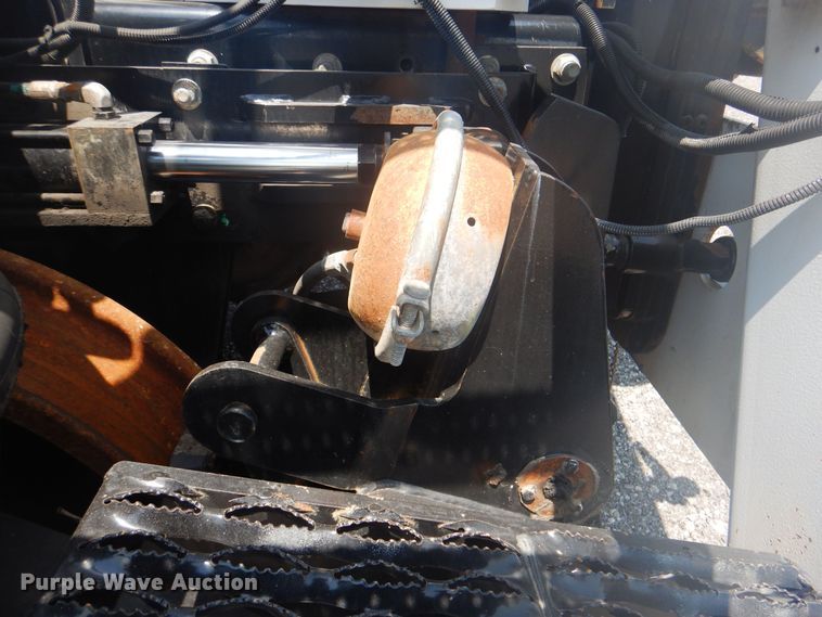 image for item KW9066 2006 Peterbilt 357  tri-drive crane truck