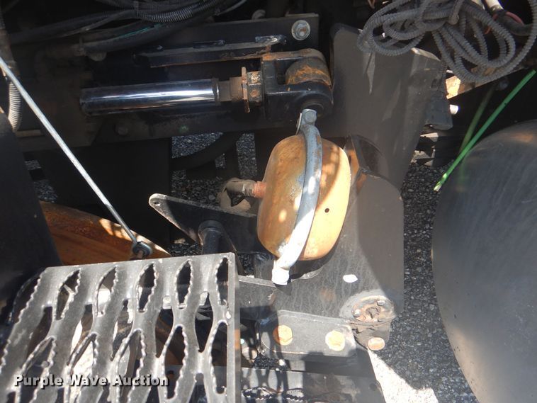 image for item KW9066 2006 Peterbilt 357  tri-drive crane truck