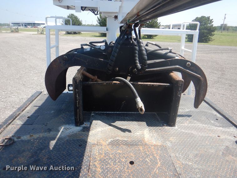 image for item KW9066 2006 Peterbilt 357  tri-drive crane truck