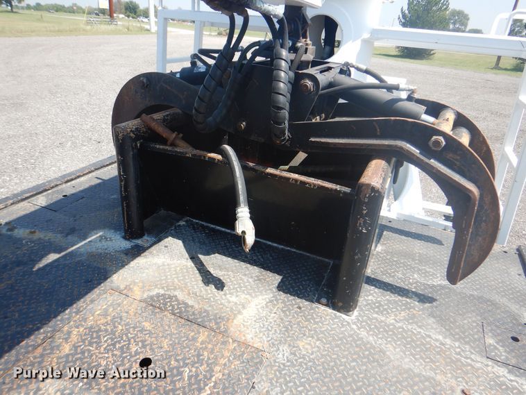 image for item KW9066 2006 Peterbilt 357  tri-drive crane truck