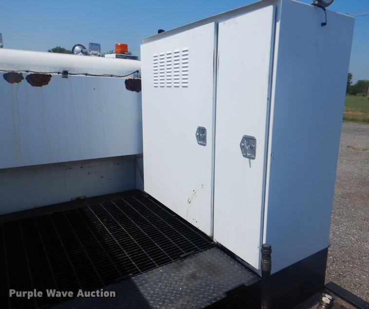 image for item KW9066 2006 Peterbilt 357  tri-drive crane truck