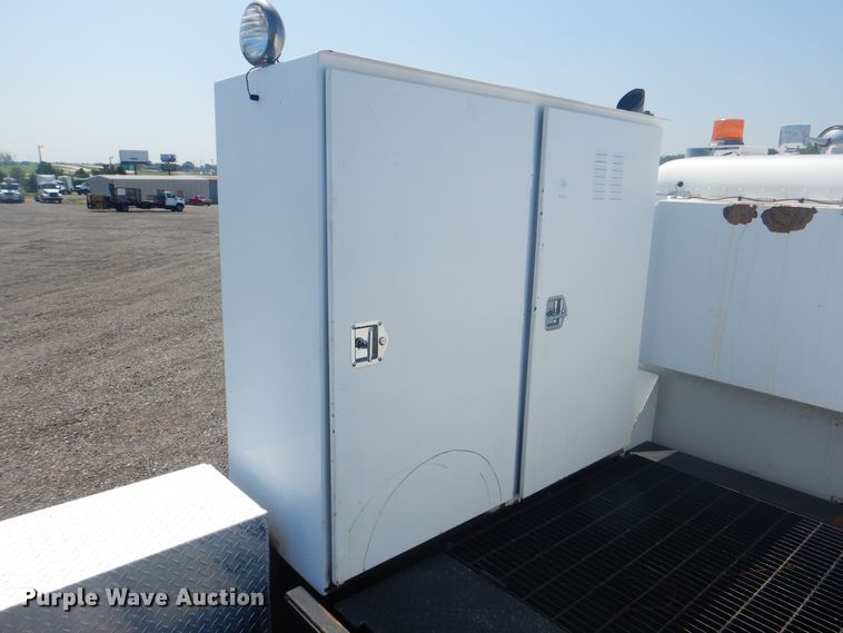 image for item KW9066 2006 Peterbilt 357  tri-drive crane truck