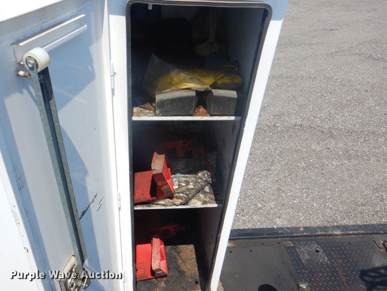 image for item KW9066 2006 Peterbilt 357  tri-drive crane truck