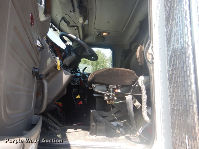 image for item KW9066 2006 Peterbilt 357  tri-drive crane truck