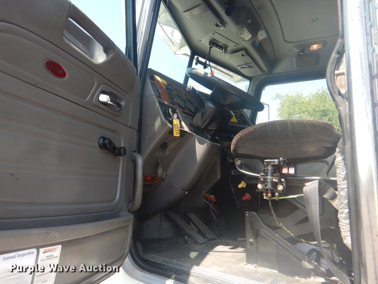 image for item KW9066 2006 Peterbilt 357  tri-drive crane truck