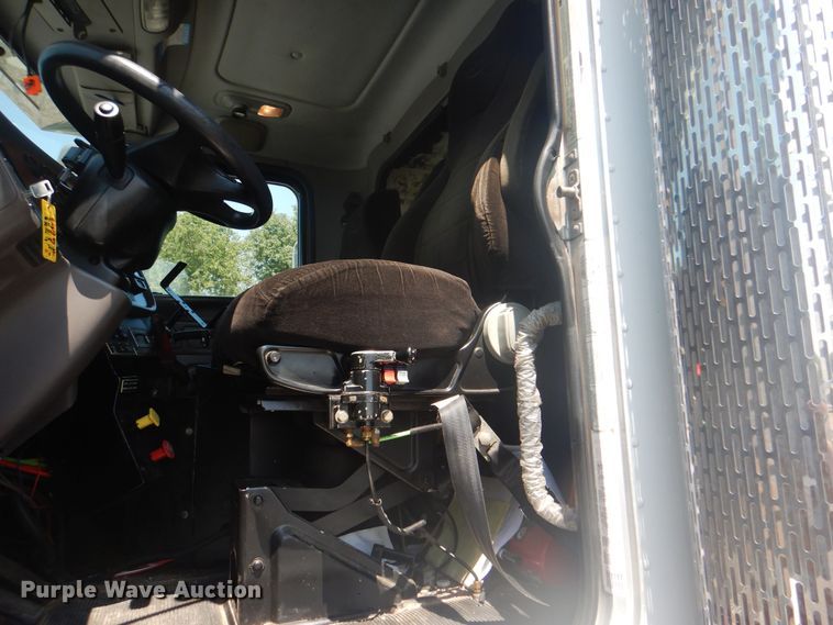 image for item KW9066 2006 Peterbilt 357  tri-drive crane truck