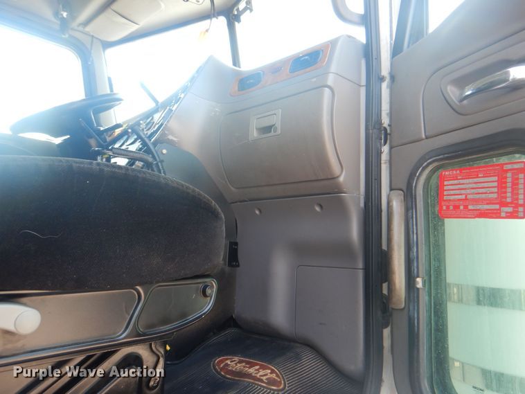 image for item KW9066 2006 Peterbilt 357  tri-drive crane truck