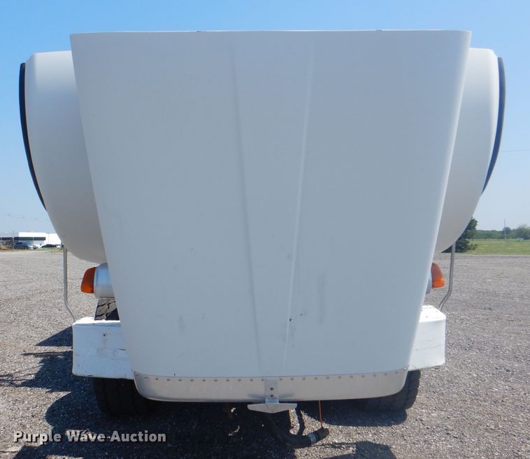 image for item KW9066 2006 Peterbilt 357  tri-drive crane truck