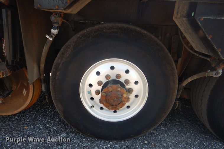 image for item KW9066 2006 Peterbilt 357  tri-drive crane truck