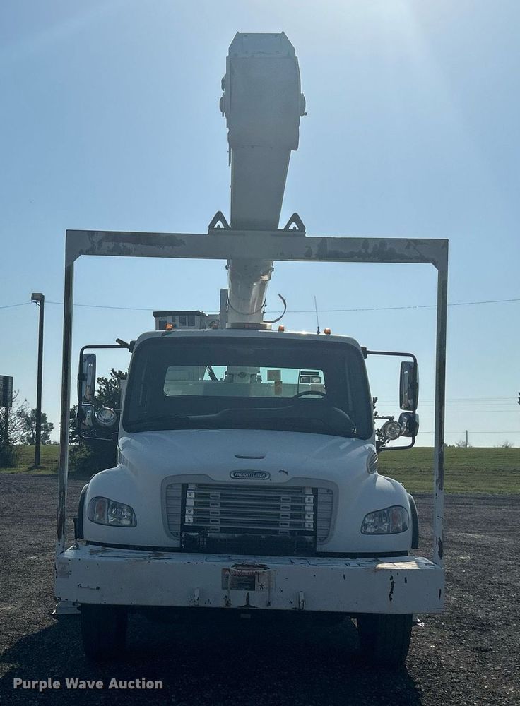 image for item KW9076 2006 Freightliner Business Class M2  bucket truck