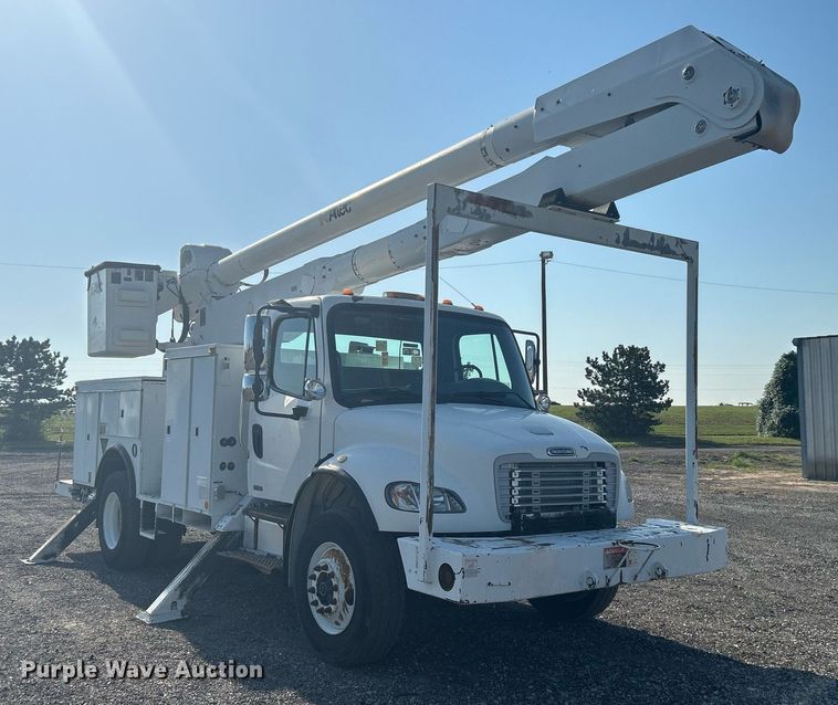 image for item KW9076 2006 Freightliner Business Class M2  bucket truck