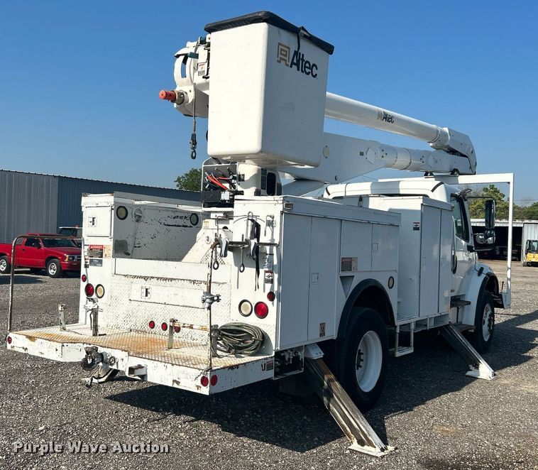 image for item KW9076 2006 Freightliner Business Class M2  bucket truck