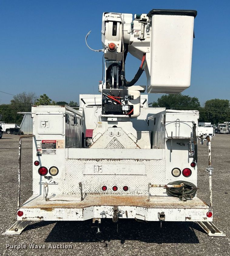 image for item KW9076 2006 Freightliner Business Class M2  bucket truck