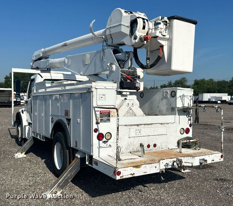 image for item KW9076 2006 Freightliner Business Class M2  bucket truck