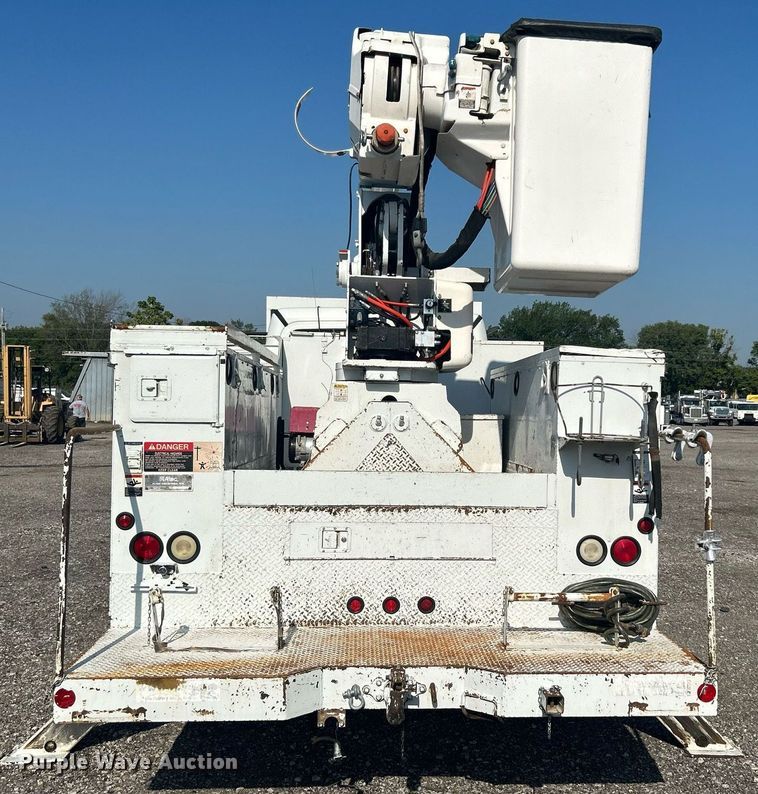 image for item KW9076 2006 Freightliner Business Class M2  bucket truck
