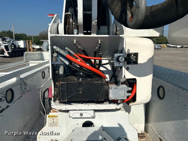 image for item KW9076 2006 Freightliner Business Class M2  bucket truck