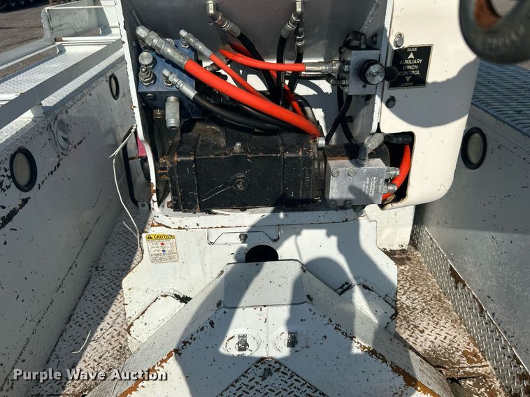 image for item KW9076 2006 Freightliner Business Class M2  bucket truck