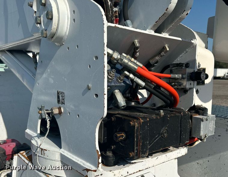 image for item KW9076 2006 Freightliner Business Class M2  bucket truck