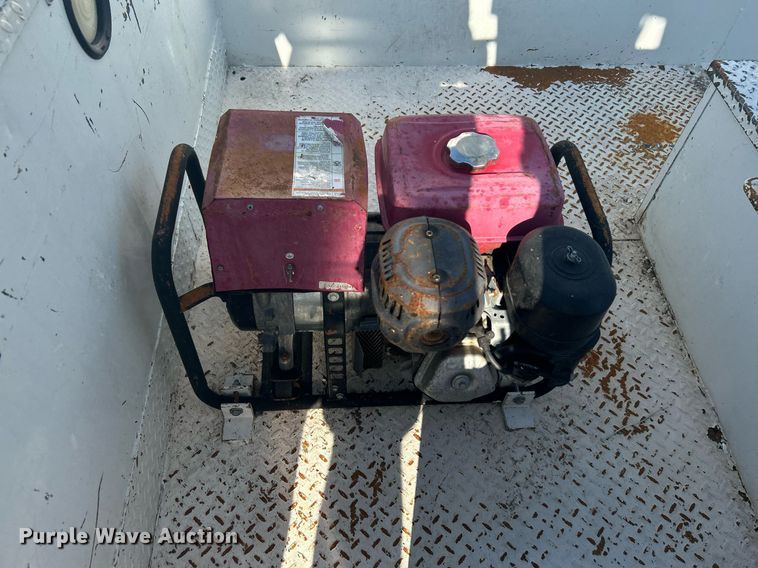 image for item KW9076 2006 Freightliner Business Class M2  bucket truck