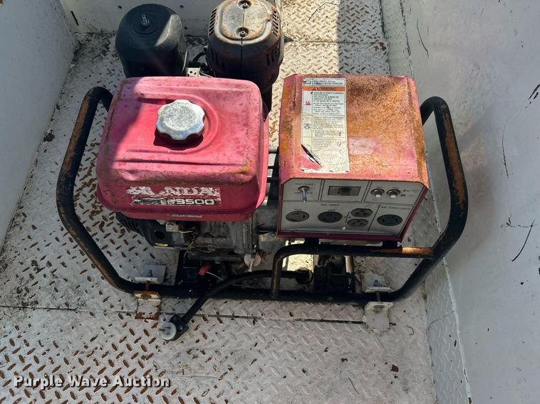 image for item KW9076 2006 Freightliner Business Class M2  bucket truck