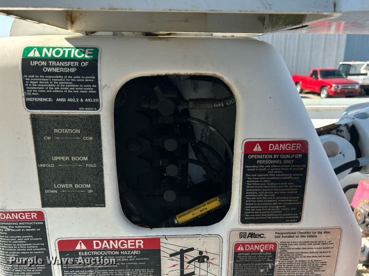 image for item KW9076 2006 Freightliner Business Class M2  bucket truck