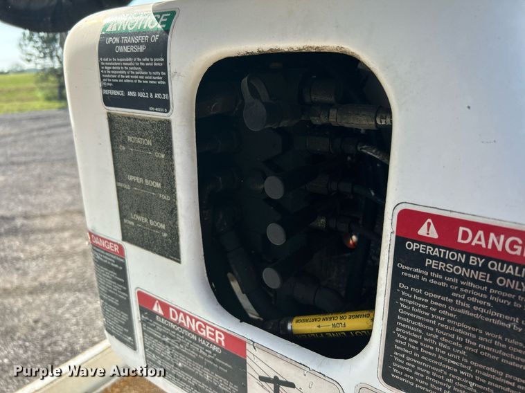 image for item KW9076 2006 Freightliner Business Class M2  bucket truck