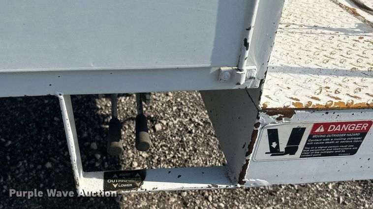 image for item KW9076 2006 Freightliner Business Class M2  bucket truck