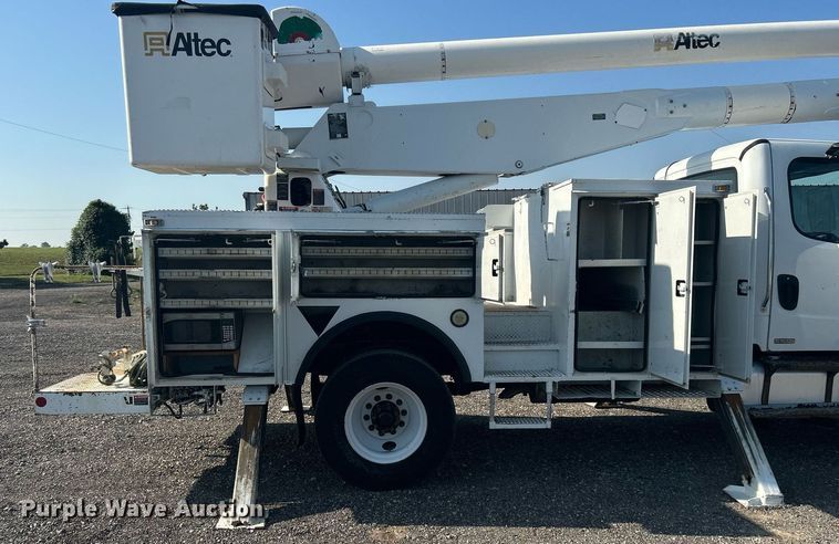 image for item KW9076 2006 Freightliner Business Class M2  bucket truck