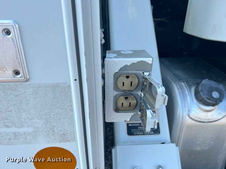 image for item KW9076 2006 Freightliner Business Class M2  bucket truck