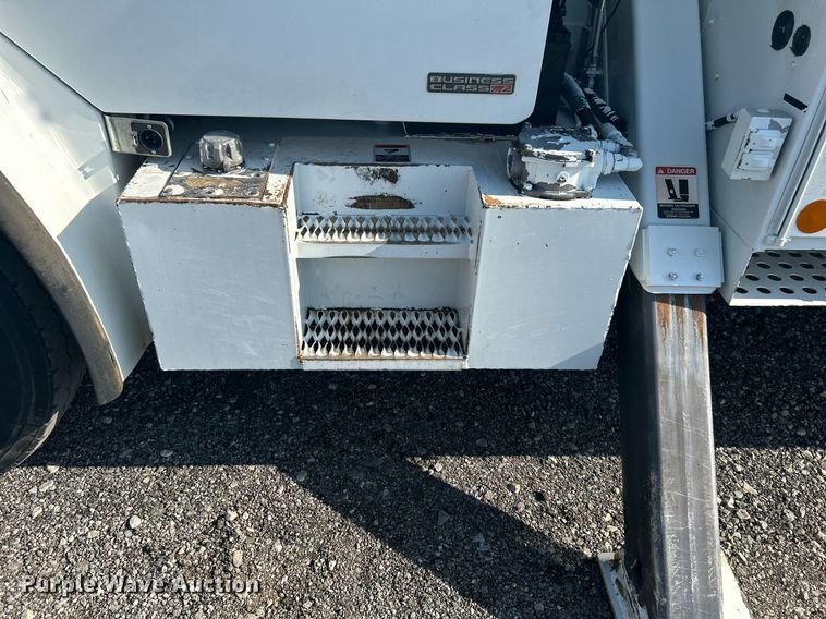 image for item KW9076 2006 Freightliner Business Class M2  bucket truck