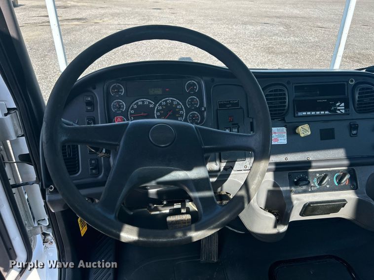 image for item KW9076 2006 Freightliner Business Class M2  bucket truck