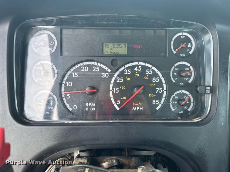 image for item KW9076 2006 Freightliner Business Class M2  bucket truck