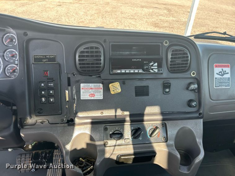 image for item KW9076 2006 Freightliner Business Class M2  bucket truck