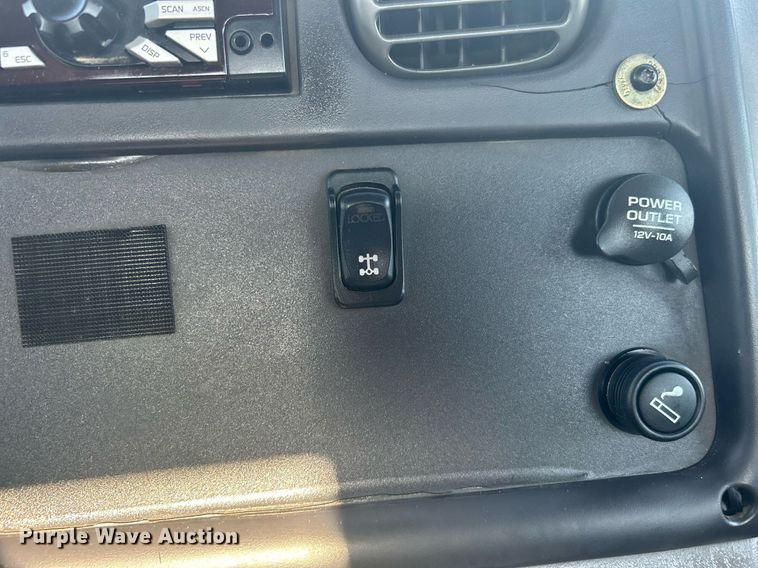 image for item KW9076 2006 Freightliner Business Class M2  bucket truck