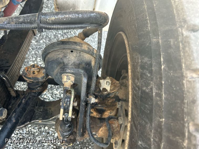 image for item KW9076 2006 Freightliner Business Class M2  bucket truck